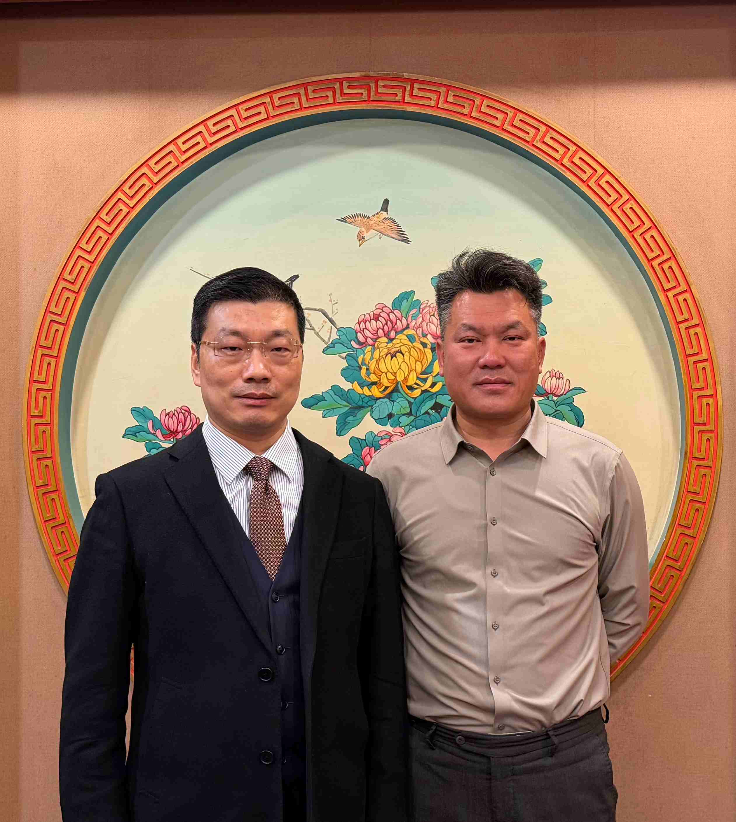 合影照片1.jpg 合影照片1.jpg